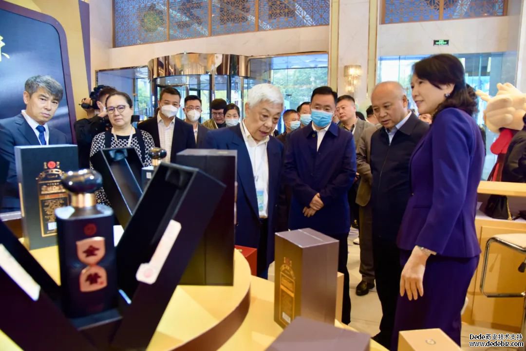 聚焦春糖|刘员、刘进到仁怀酱香酒展区巡馆 聚焦春糖|刘员、刘进到仁怀酱香酒展区巡馆